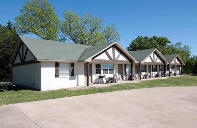 Lake Texoma Six-Plex Room - Twin Beds