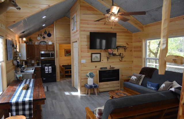 Lake toys and hot tub included!!