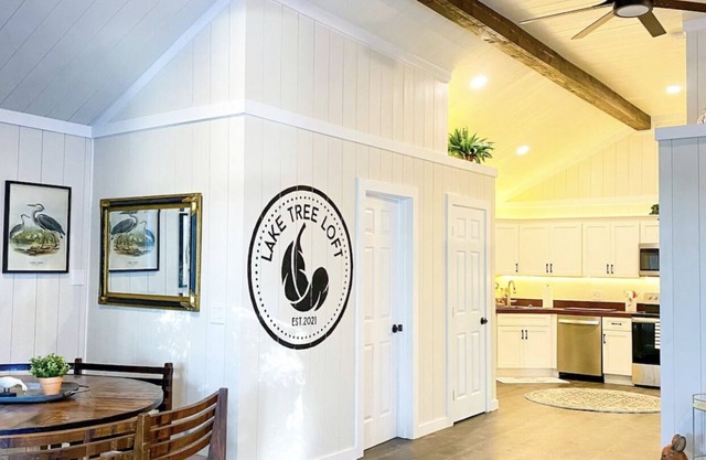 Lake Tree Loft mins from the Beach-Barn Style Chic