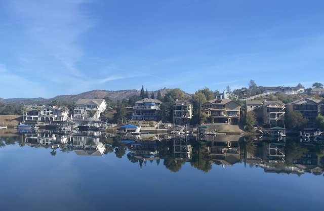 Lake Tulloch right on the water with private dock!