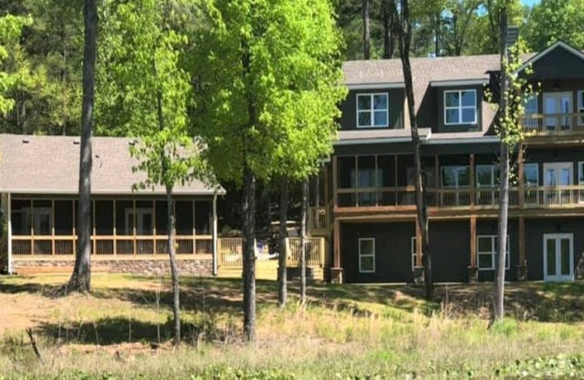 NEU Lake Tuscaloosa Cottage