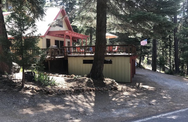 Lake Almanor Peninsula Cabin