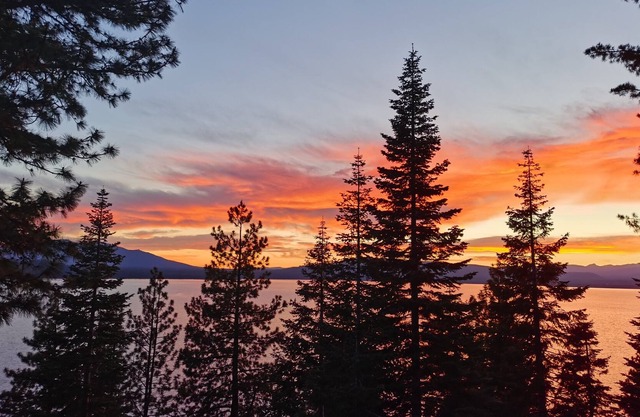 Lake Almanor Country Club Waterfront Cabin