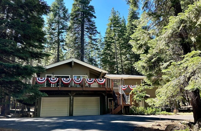 Lake Almanor Spacious and Cozy home for the large Family