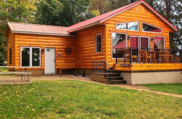 Lake view cabin 4 bedroom. Post lake Wi