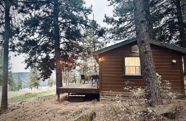 Lake View cabin on 3 acres! – Your Perfect Getaway