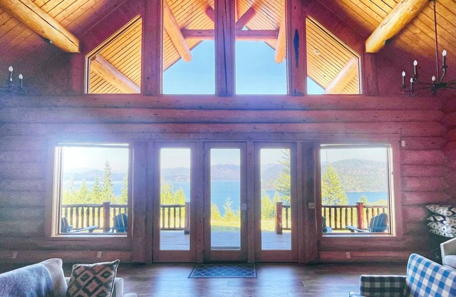 Lake View Cabin on Lake Pend Oreille/Sandpoint - PingPong/Pool Table/Cinema Room