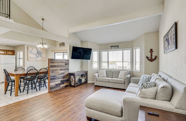 Lake-View Condo in Osage Beach: Walk to Boat Ramp