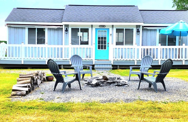 Cottage Lake view w/Deck & BBQ Grill