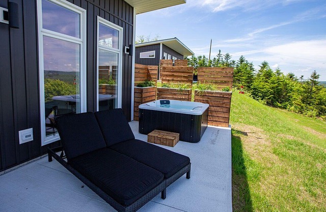Lake View Cottage W/ Private Hot Tub - Eagle View