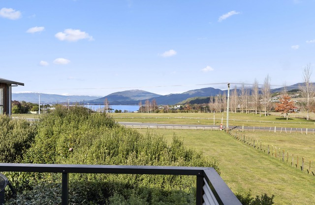 Lake View Hideaway - Kuratau Holiday Home
