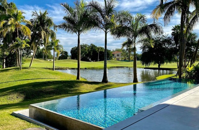 Lake View House In El Tigre Golf Club Near The Beach