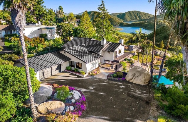 Lake View House! Pool & Hot Tub