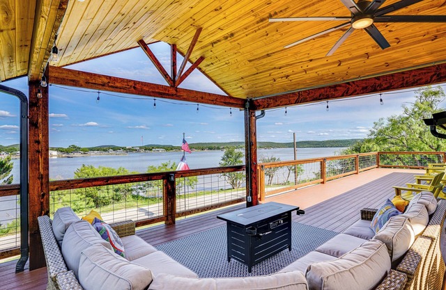 Lake View + Huge Deck: Cozy Possum Kingdom Retreat