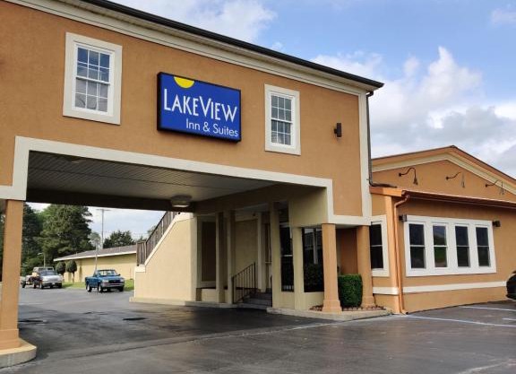 Lake View Inn & Suites