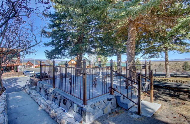 Lake View Lodge