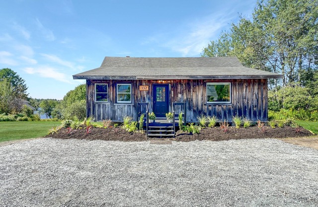 Lake View Lodge (Waterfront in Town!)
