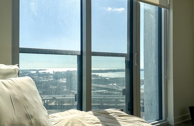 Lake View New Elegant & Spacious Condo at Distillery District, Gym, Pool, Cowork