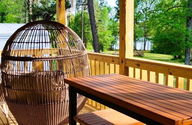 Lake View, Pet-Friendly, Game Room, Fully Stocked Kitchen