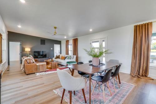 Lake-View Retreat with Grill in Eagle Rock!