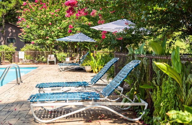 Lake view three bedroom, three bath Harbor North luxury cottage with private hot tub overlooking Lake Ouachita. by RedAwning