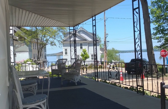 LAKE VIEW. TWO MASTER BEDROOMS. PARKING. LOCATION!