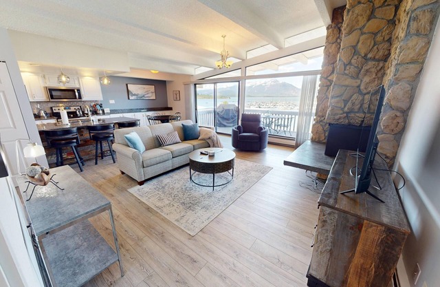 Lake View! Updated Top Floor End Unit. Walk to Marina, Concerts, Parks