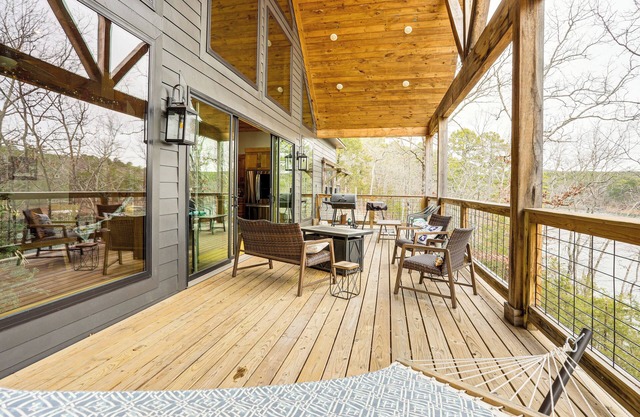 Lake Views & Golf Access at Secluded Drasco Lodge