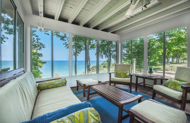 Lake Views, Pool & Hot Tub! Steps To Beach!