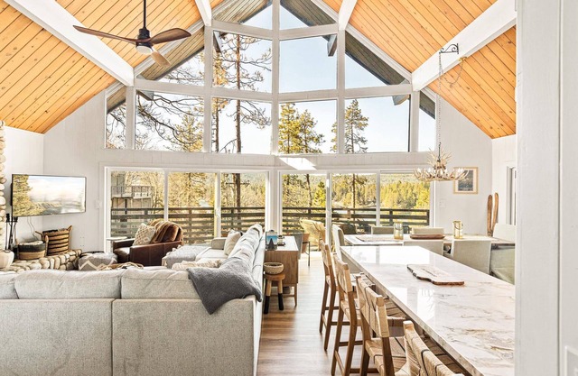 Lake Views Remodeled Game Room Fire Pit Studio