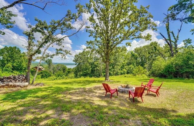 Lake Views & Yard: Home Near Table Rock Lake!
