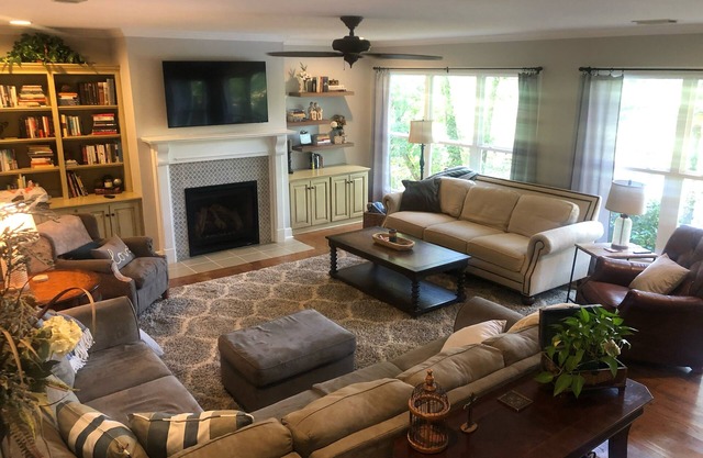 Lake Vista Retreat 5 Bedrooms 3.5 baths