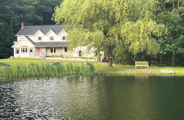 Lake Wallenpaupack, PA 4 Bedroom 4 Bath with ponds and fishing