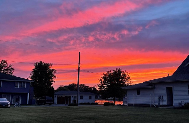 Lake Wawasee Channel Home. 3 Bedrooms, 2.5 Baths. Sleeps 9.