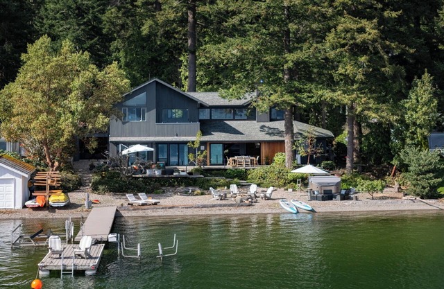Lake Whatcom Beachfront Villa: Lakefront Luxury w/ Dock & Hot Tub