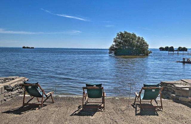 Lake Winnebago Getaway w/ Waterfront Family Fun!