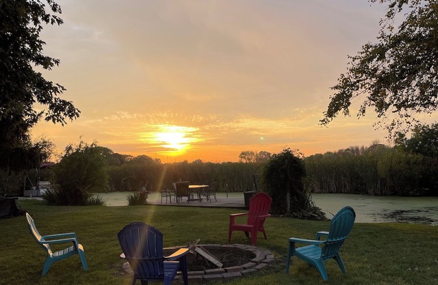Lake Winnebago-Oshkosh Home with Water Access~Private 18’ Boat Dock & Large yard