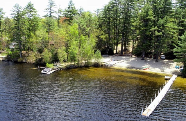 Lake Winni 2 bedroom plus den - large sandy beach, kayaks at Deepwood Lodges