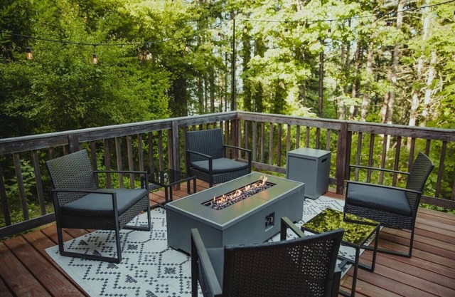 Lakebay Getaway · Lakebay Getaway: Peaceful Cabin Retreat In Woods