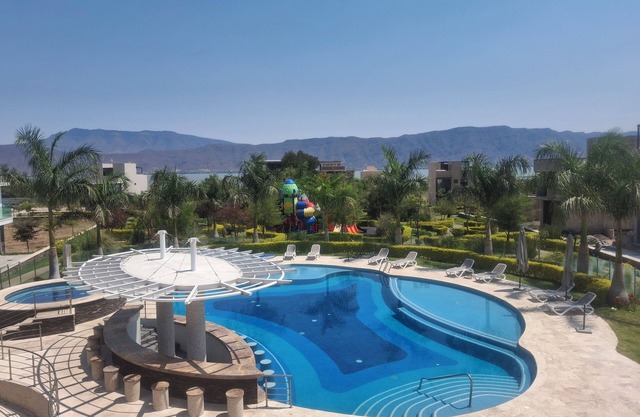 Lakefront home only 40 min from Guadalajara