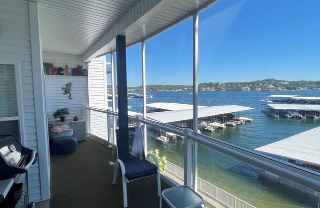LAKEFRONT 2 BED/2 BATH CONDO W/ BOAT SLIP +3 POOLS & 2 HOT TUBS @ 2MM