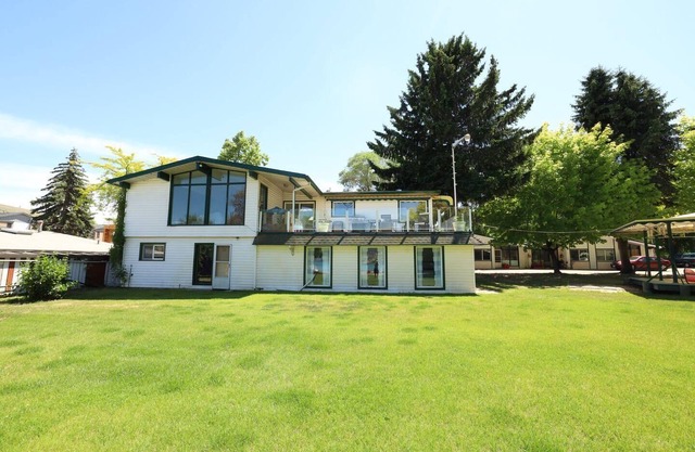 Lakefront - 2 bedroom Suite - Fully Furnished - Sleeps 4+