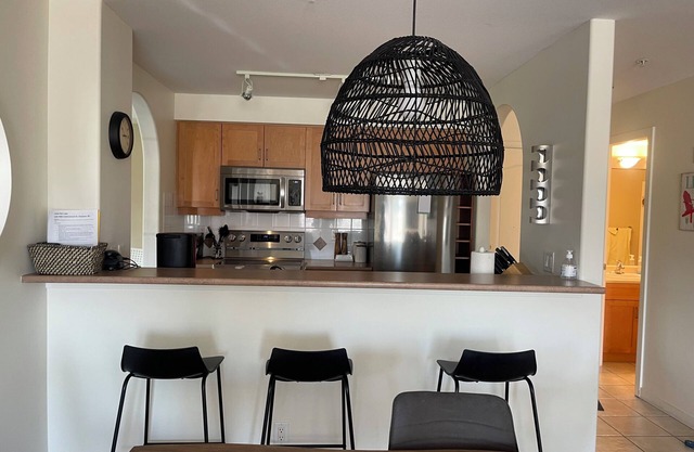 Lakefront 2bedroom+den