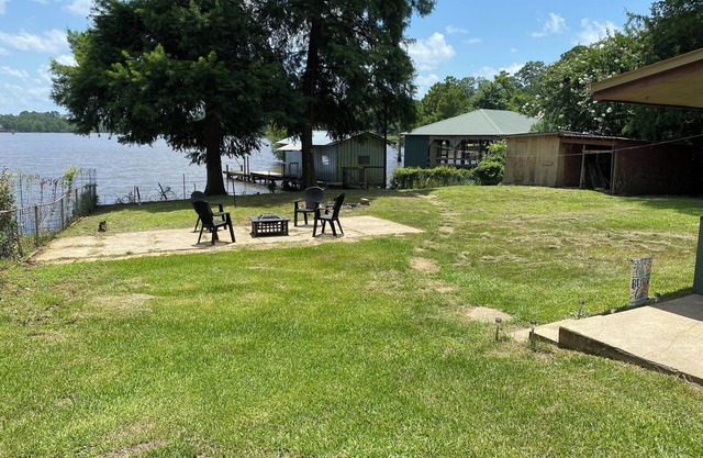 Lakefront 3-bedroom house located on Lake Darbonne.