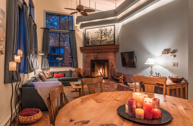 Lakefront 4-Season Stunning Haus und Guest House W / Tennisplatz