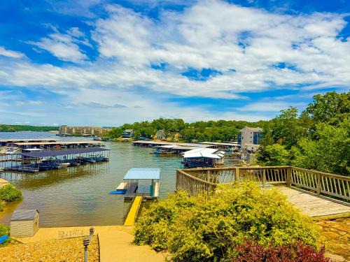 Lakefront 4bd25ba Grilldocksleeps 13pp