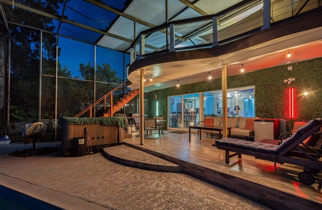 Geräumige Haus am See mit Pool, Whirlpool und Bootfahren