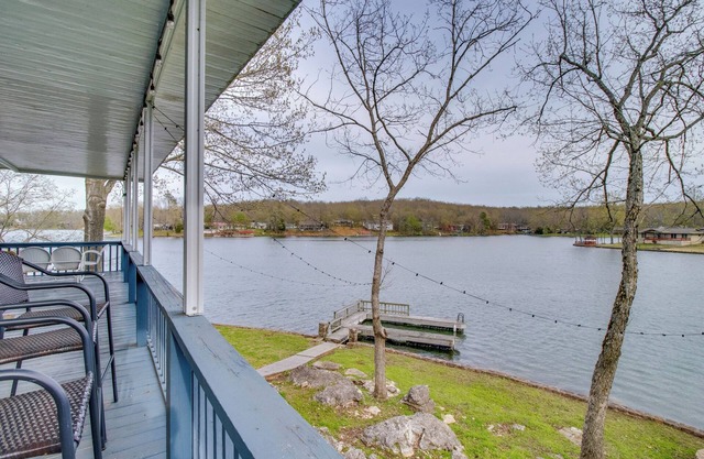 Lakefront Arkansas Abode - Deck, Grill & Fire Pit!
