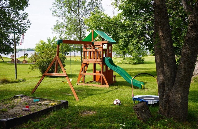 Lakefront at Pinawa Bay! Boating, swimming, fishing, hunting, sledding and more