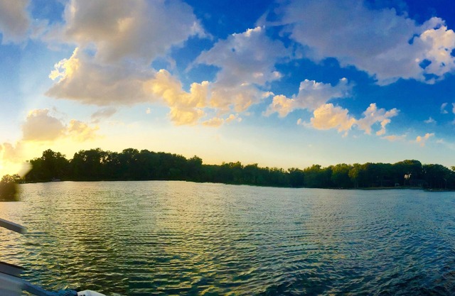 Lakefront Beach Cottage on Private All Sports Elizabeth Lake.
